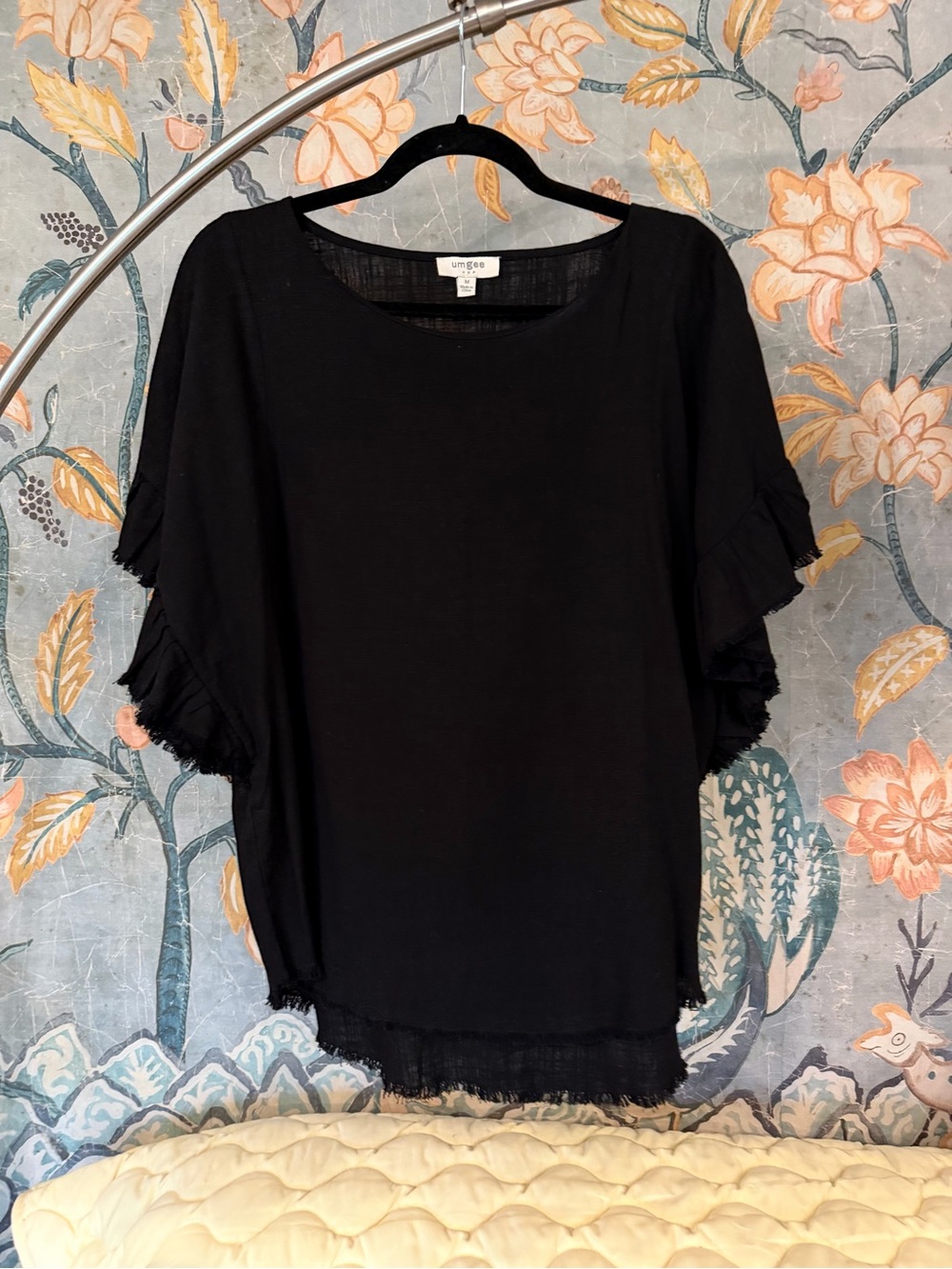 Umgee Black Linen Blend Ruffle Sleeve Frayed Hem Top M
